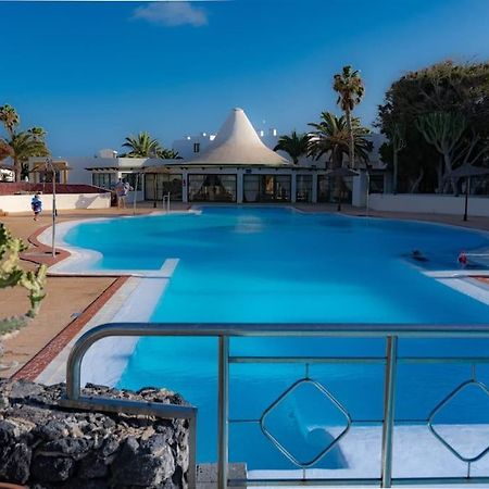 Pequeno Bungalow Firt Line Of The Sea Costa Teguise Luaran gambar
