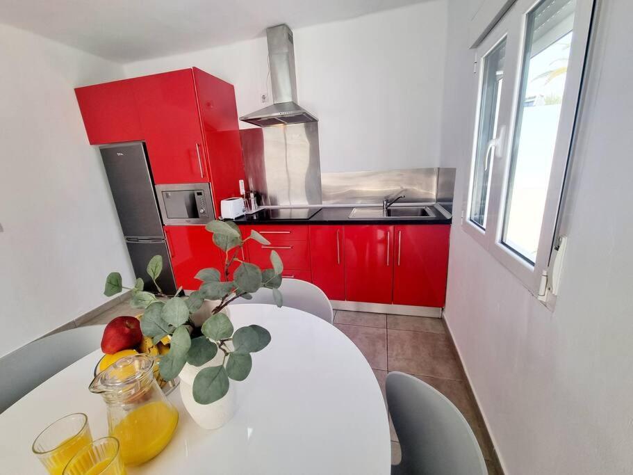 Pequeno Bungalow Firt Line Of The Sea Costa Teguise Luaran gambar