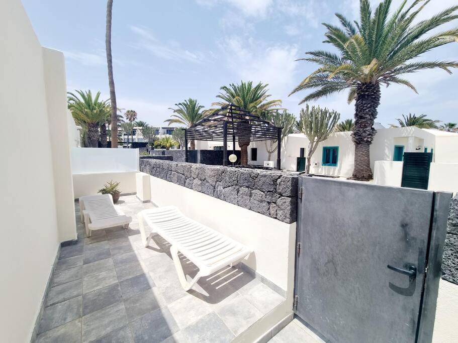 Pequeno Bungalow Firt Line Of The Sea Costa Teguise Luaran gambar