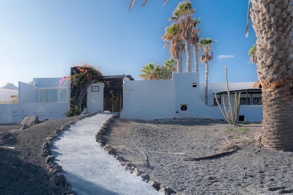 Pequeno Bungalow Firt Line Of The Sea Costa Teguise Luaran gambar