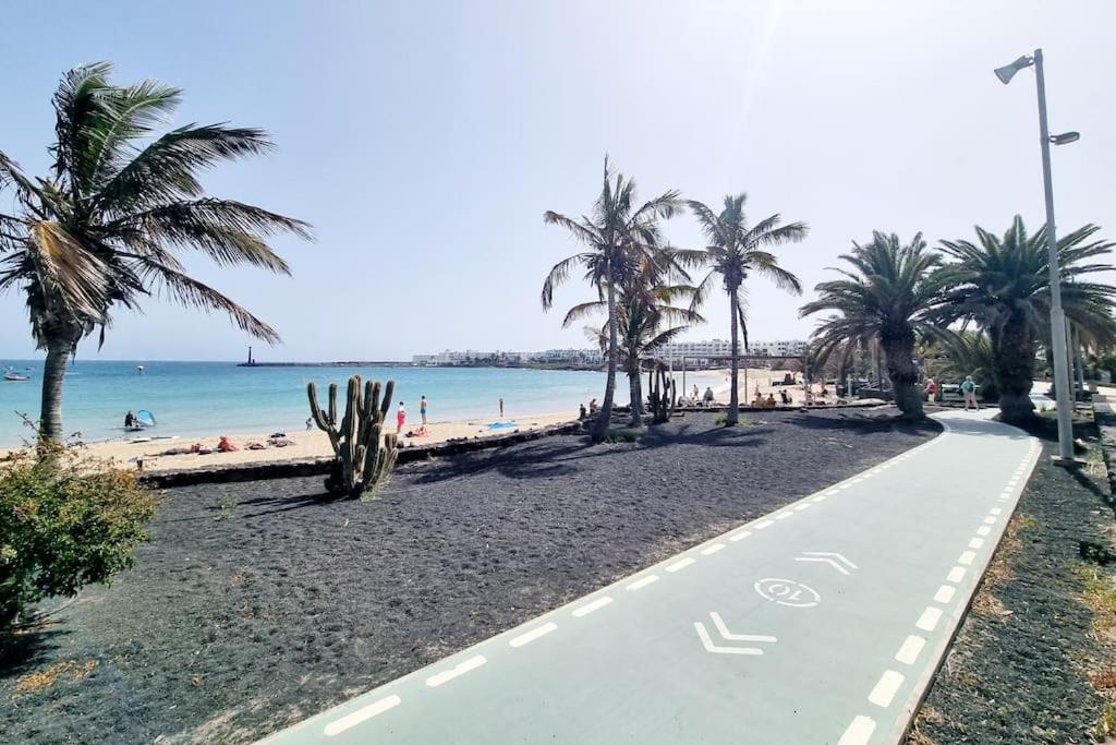 Pequeno Bungalow Firt Line Of The Sea Costa Teguise Luaran gambar